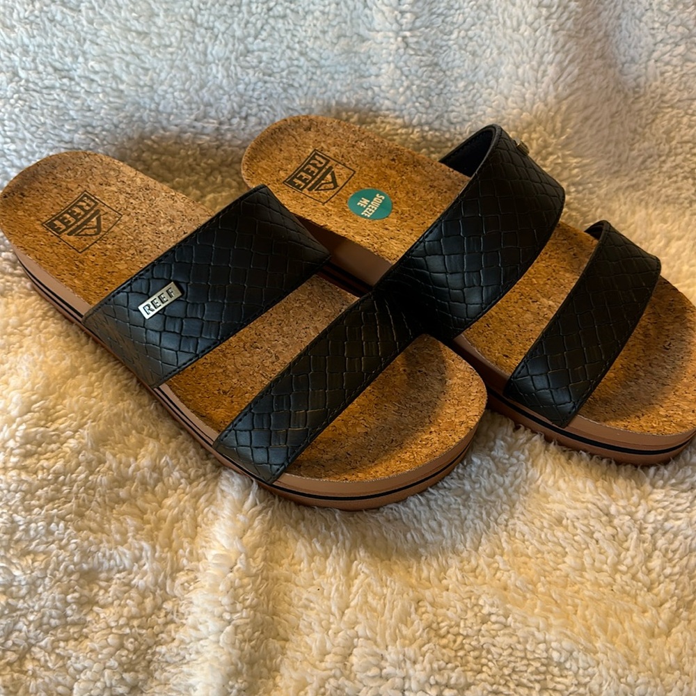 Black reef sandals